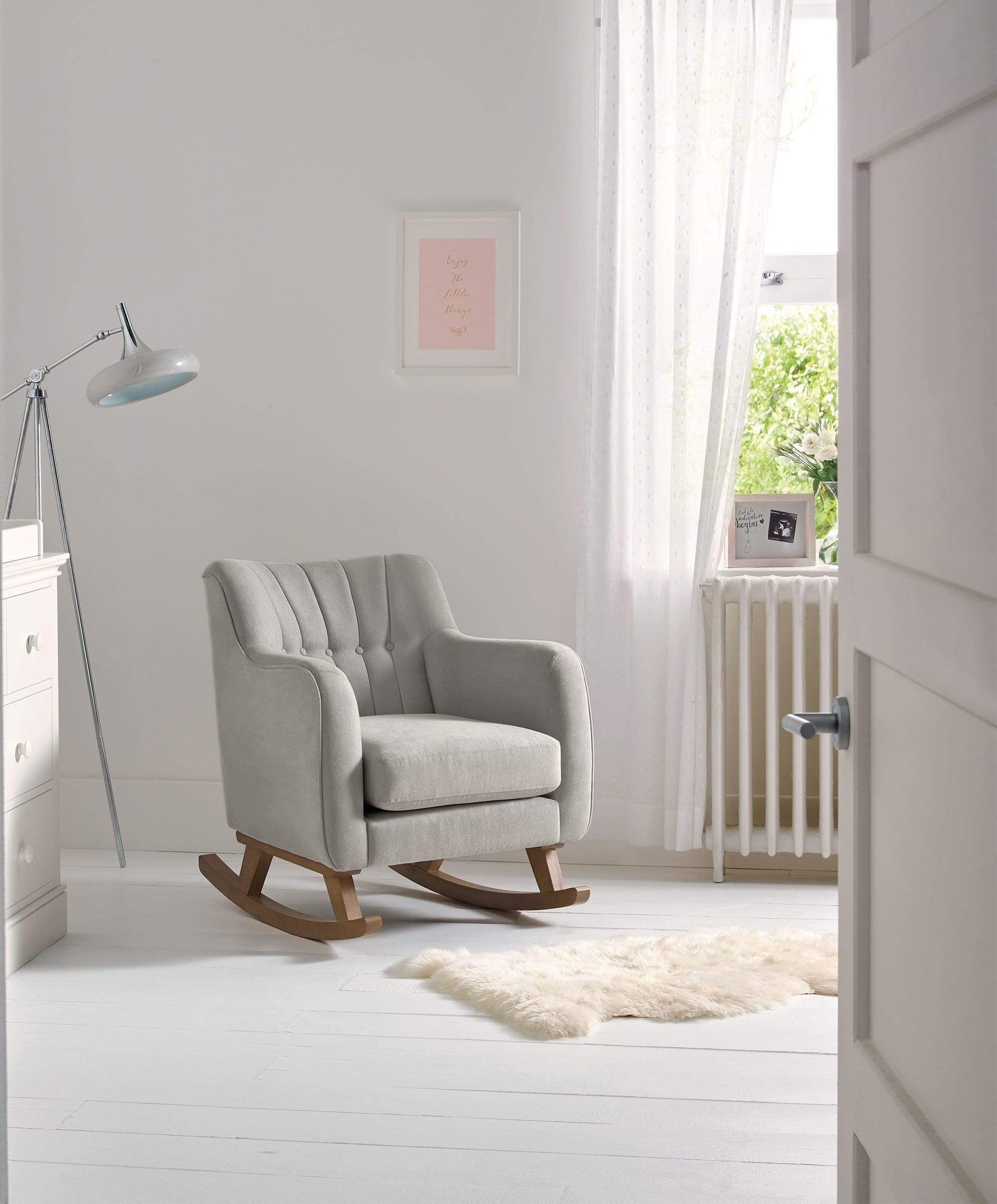 Nursing mother store rocking chair